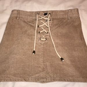 Kendall & Kylie beige skirt